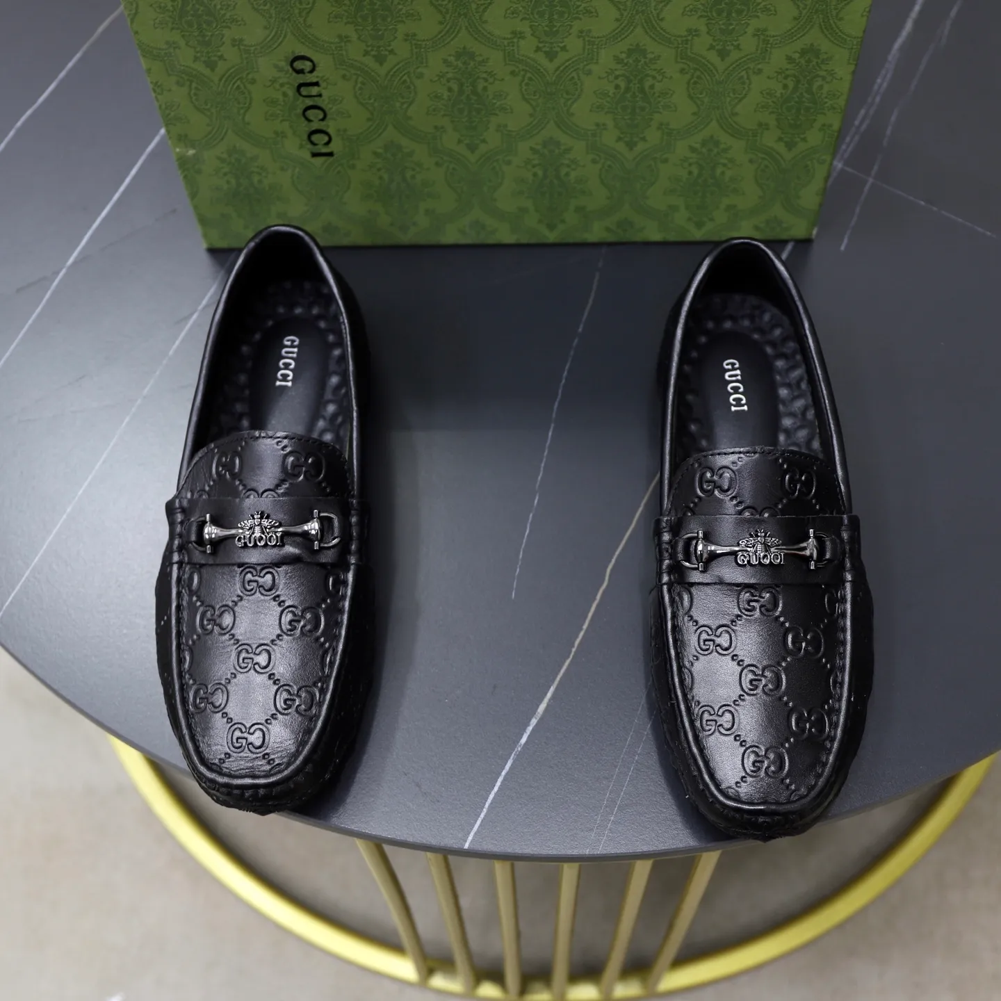 Ex-factory price: 400💰🙅‍♂️🙅‍♂️🙅‍♂️ Brand: Gucci GuCCI Standard code: Men's code 38-44 (45 can be customized) Grade: Same as the official website Material: Original leather stitching and hand stitching Comfortable and wear-resistant outsole Style category: Men's fashionable casual slip-on shoes Distinguished big-name luxury elements Top luxury Color: Color of the actual picture